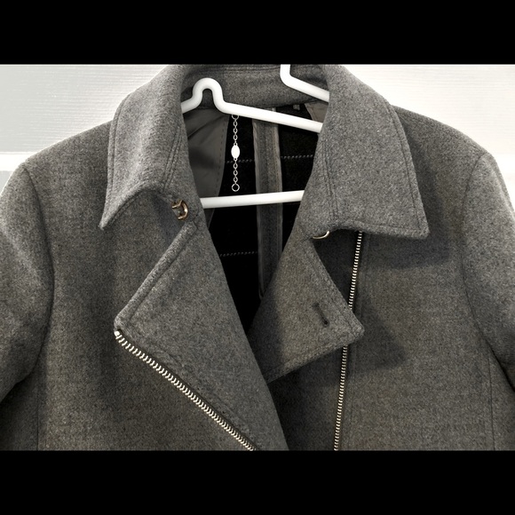 Massimo Dutti Asymmetrical Cropped Wool Coat - Picture 3 of 5